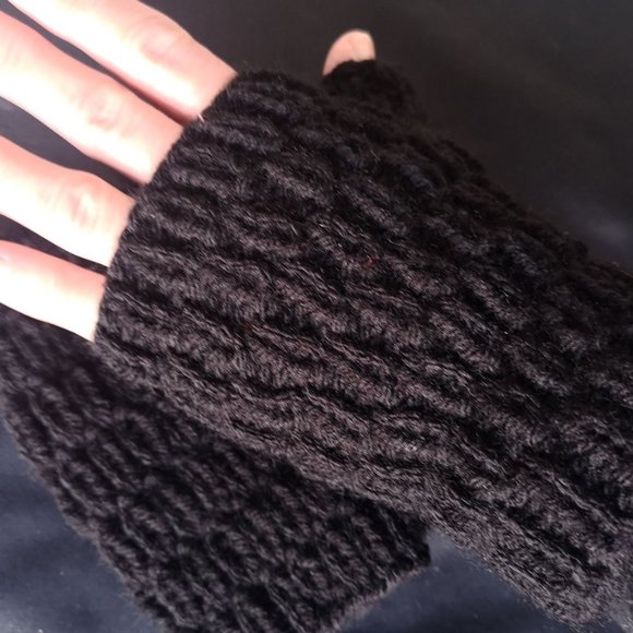 Black Knit Fingerless Texting Gloves Mittens Glovelets Product of Canada - Picture 4 of 7